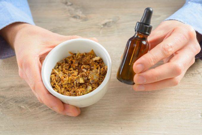 Propolis raw and tincture