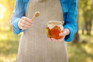 Does honey contain propolis